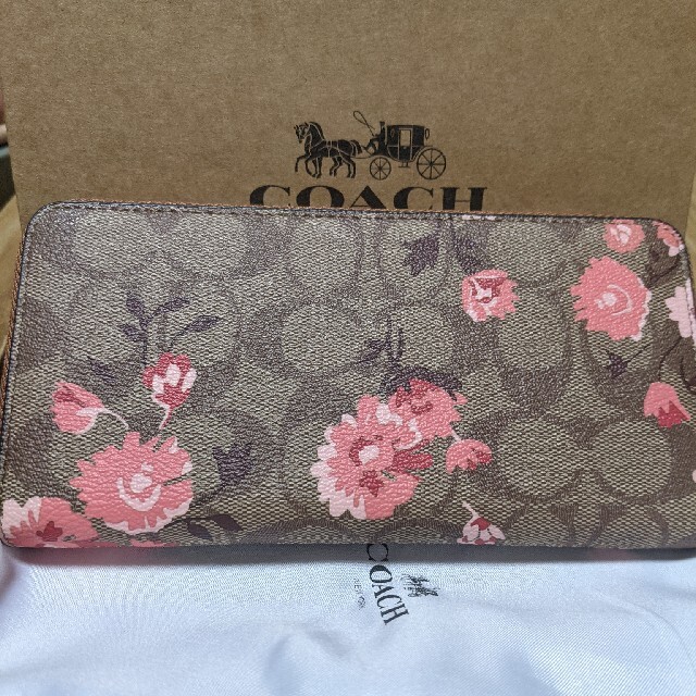 COACH(コーチ)のCOACH  長財布シグネチャー　ピンクの花柄模様 レディースのファッション小物(財布)の商品写真