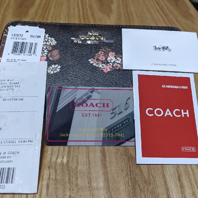 COACH(コーチ)のCOACH  長財布黒系シグネチャー　花柄模様 レディースのファッション小物(財布)の商品写真