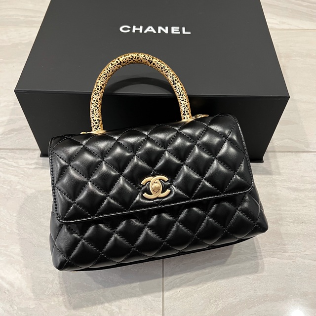 CHANEL(シャネル)の【MICCAN様専用】CHANEL 限定 ココハンドルXS 24cm シャネル レディースのバッグ(ハンドバッグ)の商品写真