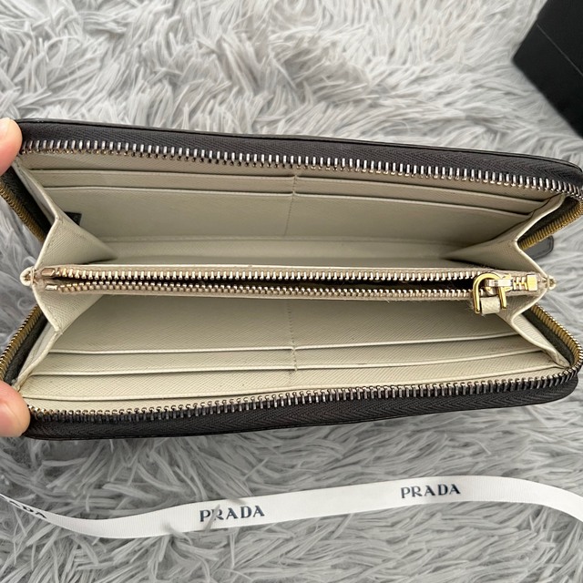 美品　PRADA プラダ　長財布　ラウンドファスナー