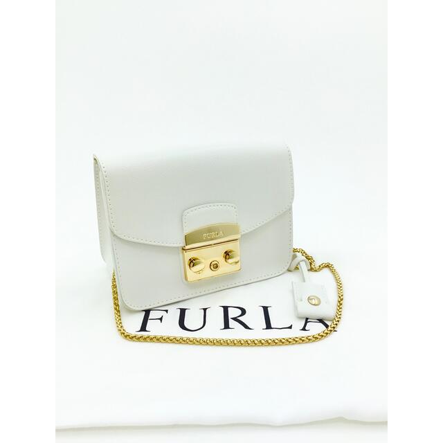 良品　フルラ　FURLA     チェーンショルダー　メトロポリス　白