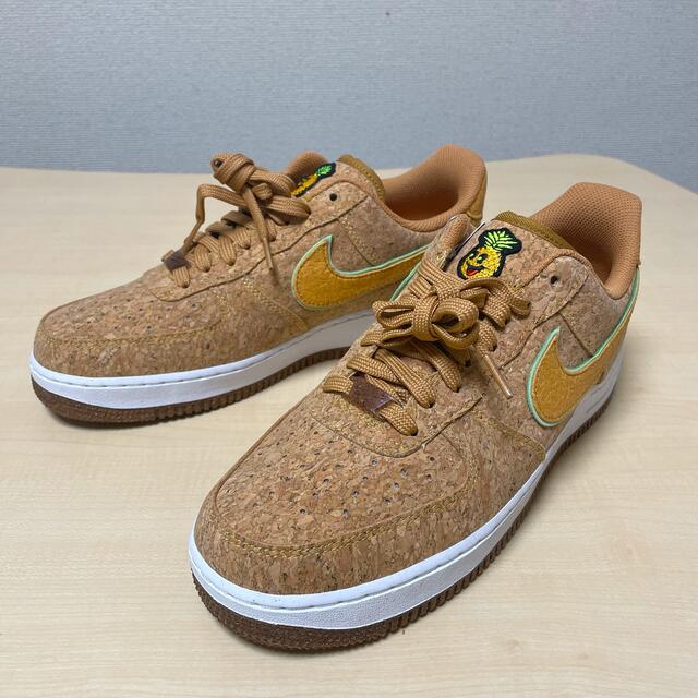 NIKE(ナイキ)のNIKE AIR FORCE 1  '07 プレミアム コルク "パイナップル" メンズの靴/シューズ(スニーカー)の商品写真