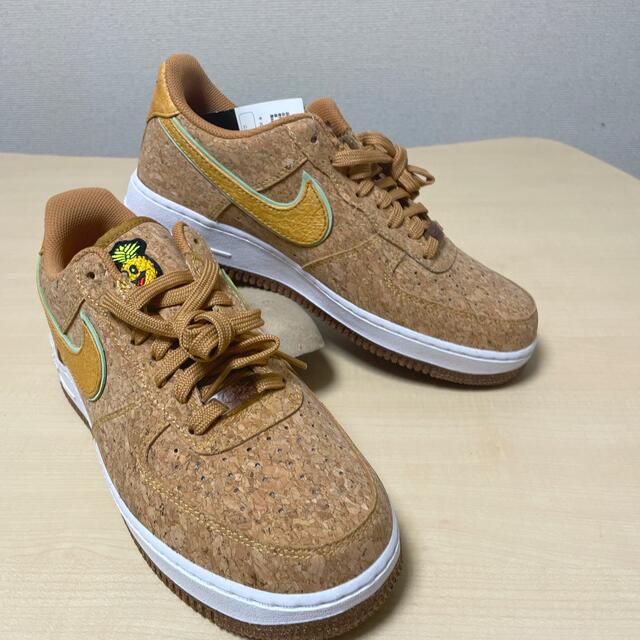 NIKE(ナイキ)のNIKE AIR FORCE 1  '07 プレミアム コルク "パイナップル" メンズの靴/シューズ(スニーカー)の商品写真