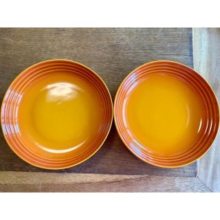 ルクルーゼ(LE CREUSET)のル・クルーゼ パスタディッシュ2枚セット and おまけでポット(食器)