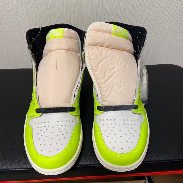 NIKE(ナイキ)のNike Air Jordan 1 High OG "Volt メンズの靴/シューズ(スニーカー)の商品写真