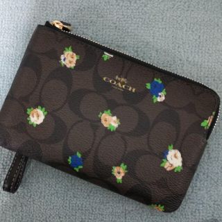 コーチ(COACH)の新品ギフト仕様COACHコーチシグネチャーフローラルポーチギフトボックス袋リボン(ポーチ)