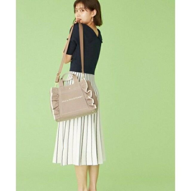 JILL by JILLSTUART(ジルバイジルスチュアート)のJILL by JILLSTUART【モカ】フリルトートバッグ(大) レディースのバッグ(トートバッグ)の商品写真