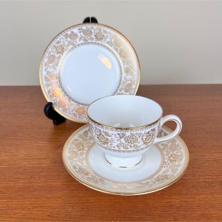 ウェッジウッド(WEDGWOOD)のウェッジウッド  ゴールドダマスク　トリオ　コーヒーカップ　プレート　金彩　(食器)