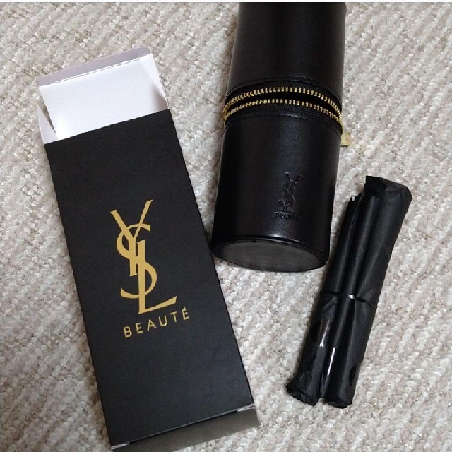 Yves Saint Laurent Beaute(イヴサンローランボーテ)の未使用　ysl  メイクブラシセット コスメ/美容のキット/セット(コフレ/メイクアップセット)の商品写真