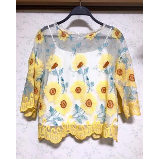 ダブルクローゼット(w closet)のひまわり柄ブラウス(シャツ/ブラウス(半袖/袖なし))