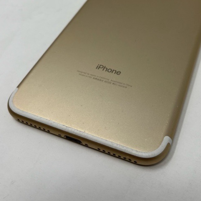 Apple(アップル)の iPhone 7 Plus Gold 128 GB SIMフリー  スマホ/家電/カメラのスマートフォン/携帯電話(スマートフォン本体)の商品写真