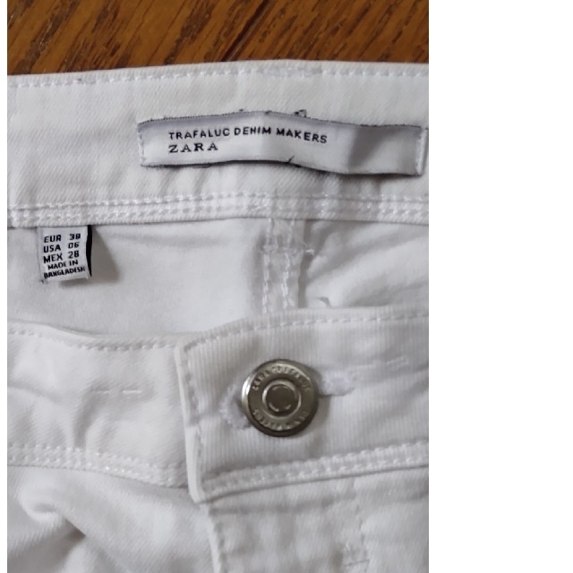 ZARA(ザラ)のホワイトジーンズスキニー レディースのパンツ(デニム/ジーンズ)の商品写真