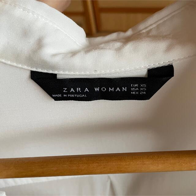 ZARA(ザラ)の美品！ZARA シンプルシャツ 白 XS レディースのトップス(シャツ/ブラウス(長袖/七分))の商品写真