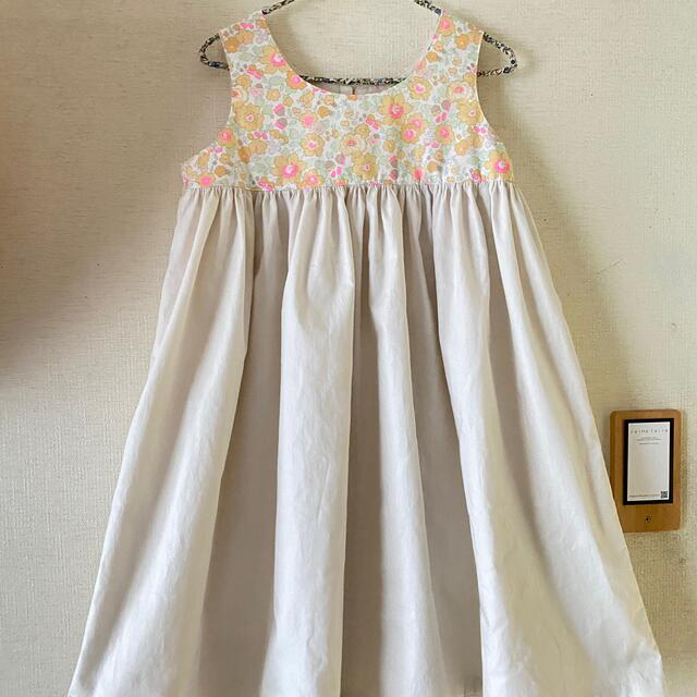 リバティプリント　ウエスト切替ワンピースのオーダーページ キッズ/ベビー/マタニティのキッズ服女の子用(90cm~)(ワンピース)の商品写真