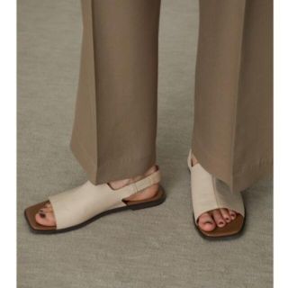 トゥデイフル(TODAYFUL)のリムアーク　Square toe covered sandal 38 L/BEG(サンダル)