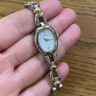 アンクライン(ANNE KLEIN)のアンクライン　ブレスウォッチ　リボン型チェーン　腕時計　レディース (腕時計)