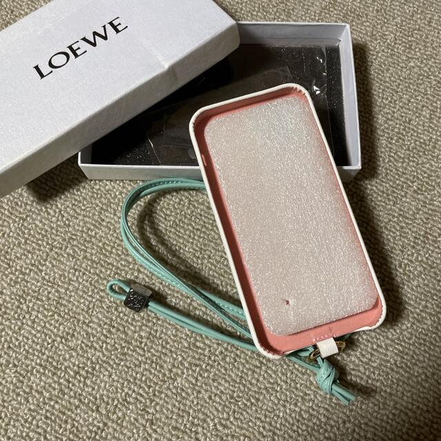 LOEWE(ロエベ)のLOEWE(ロエベ)ストラップ付きiPhoneケース スマホ/家電/カメラのスマホアクセサリー(iPhoneケース)の商品写真