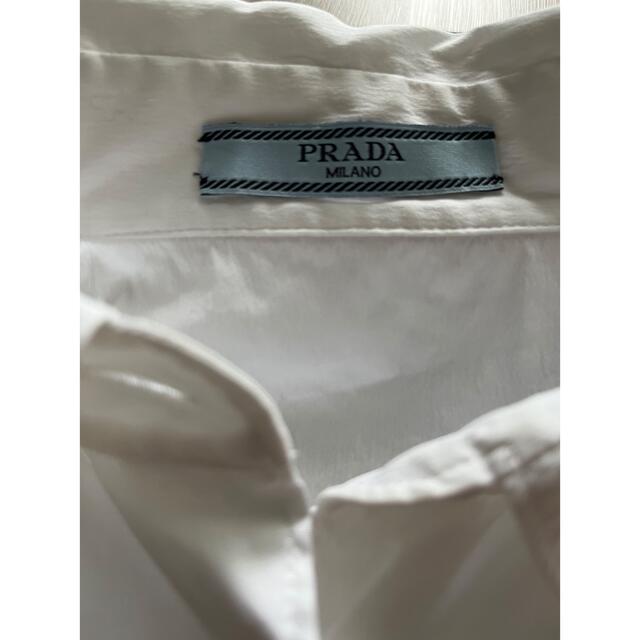 PRADA(プラダ)の最終値下げPRADA ♡ デザイン白シャツ レディースのトップス(シャツ/ブラウス(長袖/七分))の商品写真