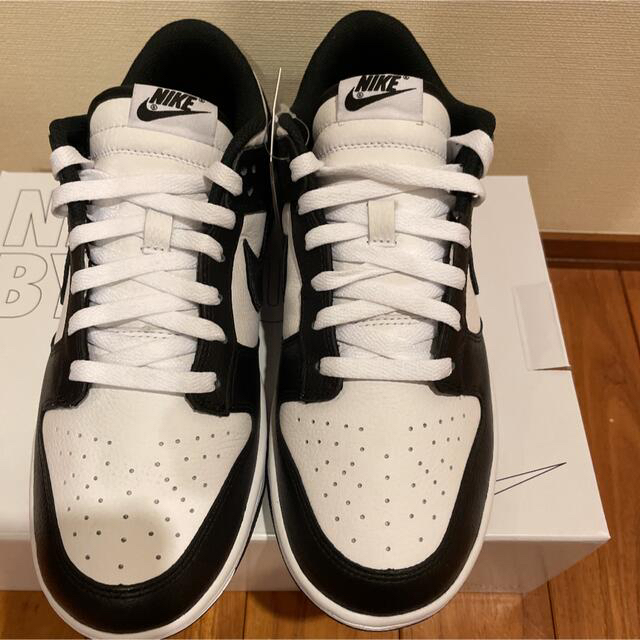 NIKE(ナイキ)のNIKE DUNK LOW By You ナイキ　ダンクロー　バイユー　パンダ レディースの靴/シューズ(スニーカー)の商品写真