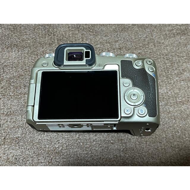 Canon(キヤノン)のCanon キャノン EOS RP ゴールド＋エクステンショングリップゴールド スマホ/家電/カメラのカメラ(ミラーレス一眼)の商品写真