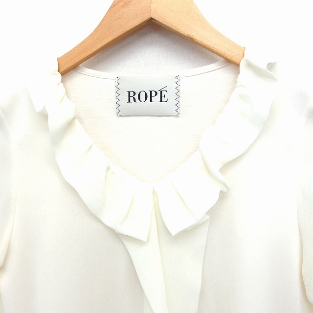 ROPE’(ロペ)のロペ ROPE フリル ブラウス シャツ 長袖 Vネック シフォン 無地 M 白 レディースのトップス(シャツ/ブラウス(半袖/袖なし))の商品写真