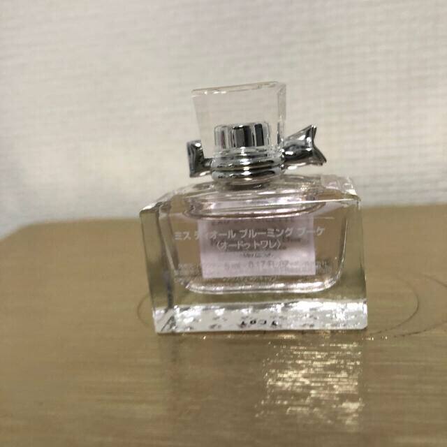 Dior(ディオール)の※お値下げ※ミスディオールブルーミングブーケ　5mlとミニチュア口紅 コスメ/美容の香水(香水(女性用))の商品写真