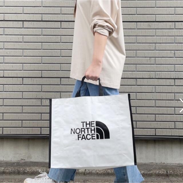 THE NORTH FACE(ザノースフェイス)のノースフェイス　ショッパーバッグ　エコバッグ　海外限定 レディースのバッグ(エコバッグ)の商品写真