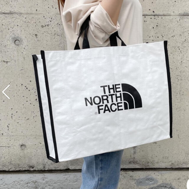 THE NORTH FACE(ザノースフェイス)のノースフェイス　ショッパーバッグ　エコバッグ　海外限定 レディースのバッグ(エコバッグ)の商品写真