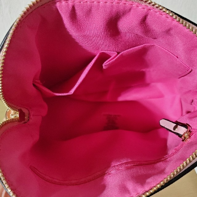 Victoria's Secret(ヴィクトリアズシークレット)のヴィクトリアシークレット　ヴィクシー　ピンク　PINK　ショルダー　カバン　鞄 レディースのバッグ(ショルダーバッグ)の商品写真