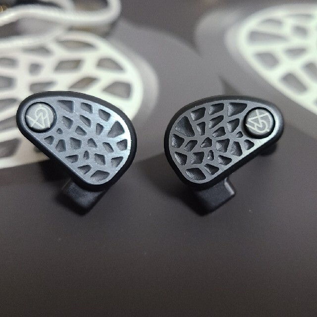 ラウンド 64 AUDIO U18s ポータブルプレーヤー ラウンド 64 AUDIO U18s ポータブルプレーヤー