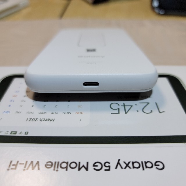 SAMSUNG(サムスン)のau Galaxy 5G モバイルWi-Fi SCR01 美品 スマホ/家電/カメラのスマートフォン/携帯電話(その他)の商品写真