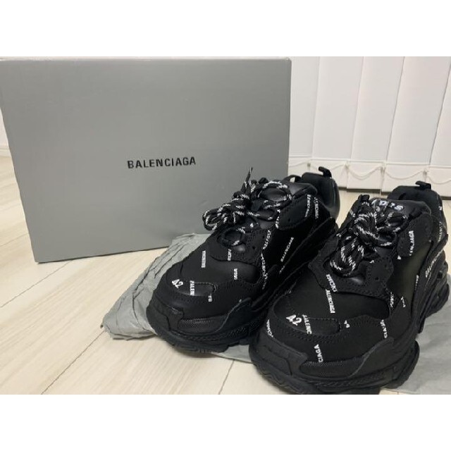 バレンシアガ BALENCIAGA 総ロゴ トリプルS tripleSスニーカー