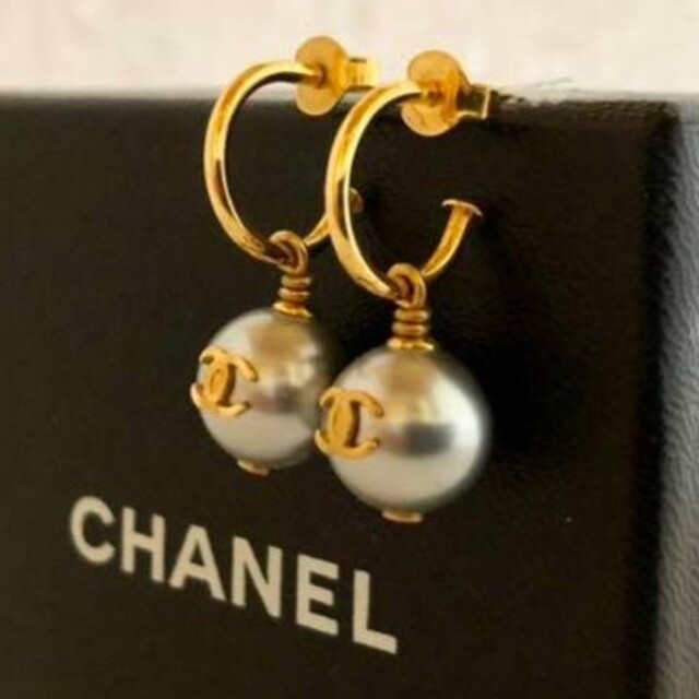 CHANEL(シャネル)のCHANELグレーパールピアス レディースのアクセサリー(ピアス)の商品写真