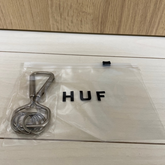 特上美品 新作即完 HUF カラビナ キーホルダー シルバー 非売品ジップ