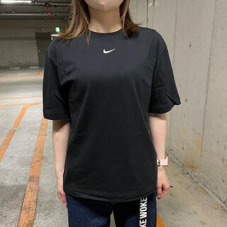 NIKE ソロスウッシュ センターロゴ刺繍 Tシャツ 黒