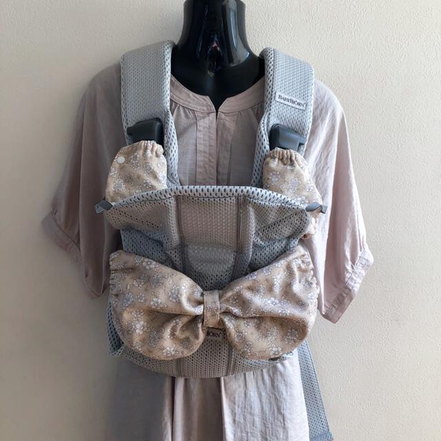 BABYBJORN(ベビービョルン)のフラワーベージュ☆ベビービョルンONE系 スリーピングフード ＊ハーモニーにも＊ キッズ/ベビー/マタニティの外出/移動用品(抱っこひも/おんぶひも)の商品写真