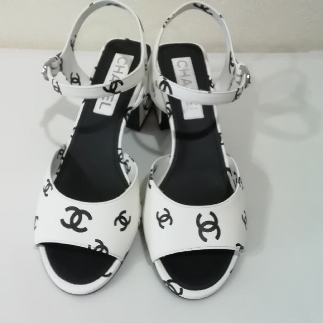 人気を誇る CHANEL - シャネル ココマークプリント サンダル サンダル