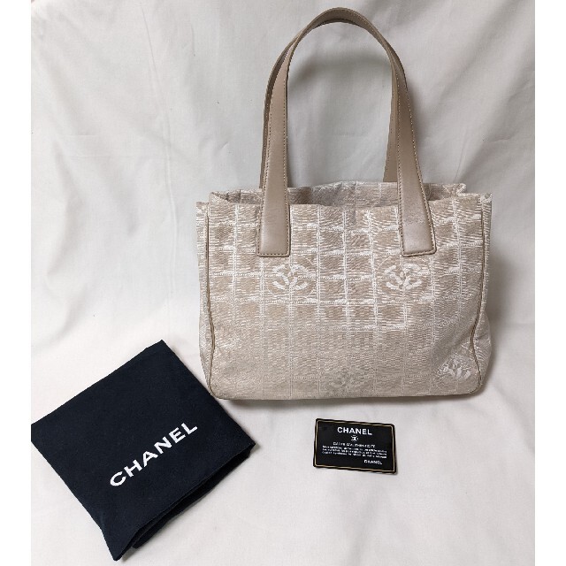 CHANEL(シャネル)の美品　CHANEL　PMサイズ　トラベルライントート　使い勝手抜群　シャネル レディースのバッグ(トートバッグ)の商品写真