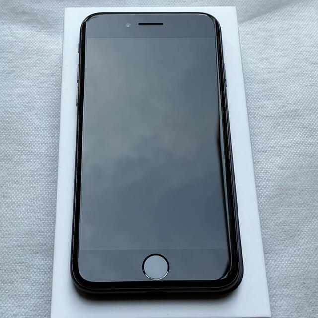 Apple(アップル)のiPhone8 64G simロック解除済　スペースグレイ スマホ/家電/カメラのスマートフォン/携帯電話(スマートフォン本体)の商品写真