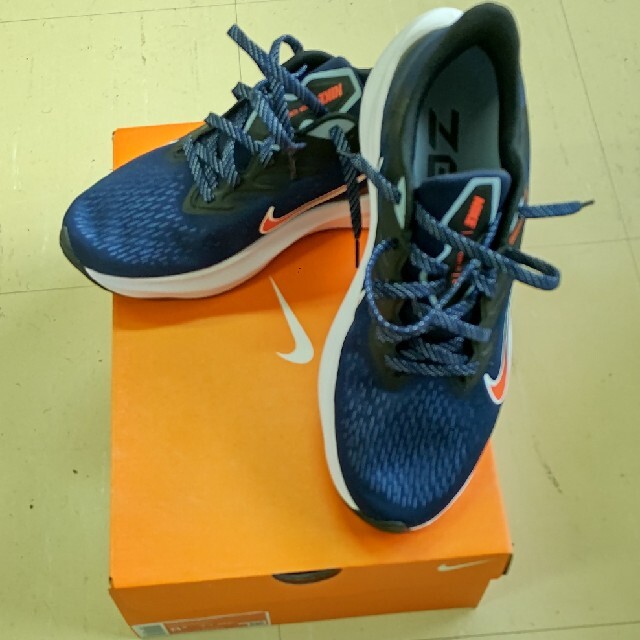 NIKEランニングシューズ(ZOOM  WINFLO7)