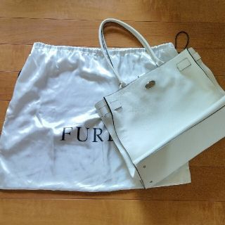 フルラ(Furla)のお値下げフルラ　ホワイトのキャリアバッグ(ハンドバッグ)