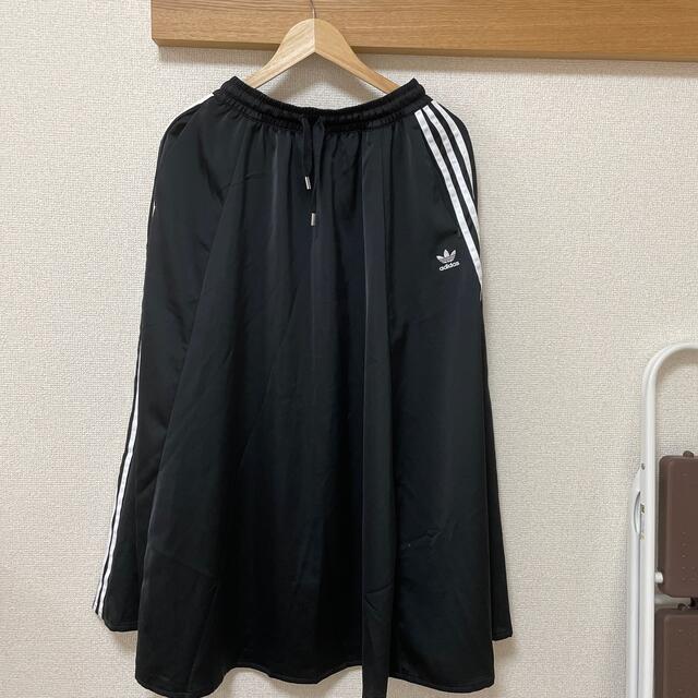 adidas(アディダス)のロング サテン スカート [LONG SATIN SKIRT] アディダス レディースのスカート(ロングスカート)の商品写真