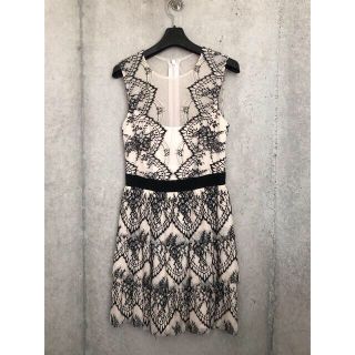 ビーシービージーマックスアズリア(BCBGMAXAZRIA)のBCBG レースワンピース(ひざ丈ワンピース)