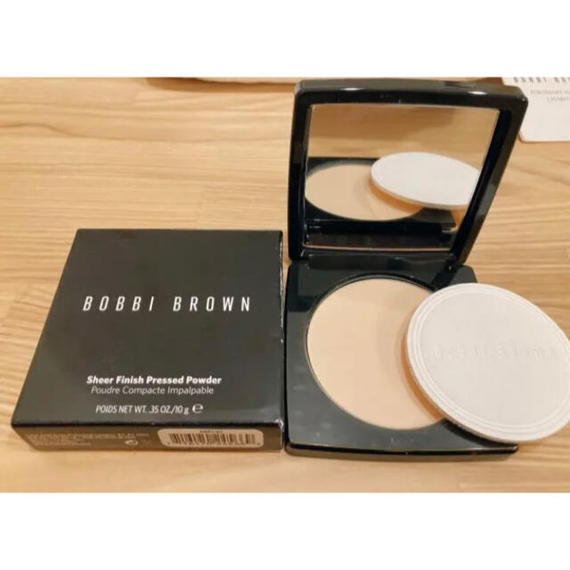 BOBBI BROWN(ボビイブラウン)のBobble Brown パウダー コスメ/美容のベースメイク/化粧品(フェイスパウダー)の商品写真