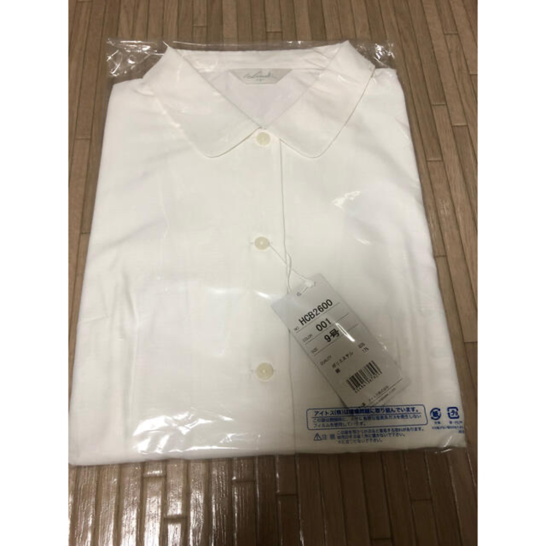 新品　半袖 ブラウス ピエ ホワイト 9号 レディースのトップス(シャツ/ブラウス(半袖/袖なし))の商品写真