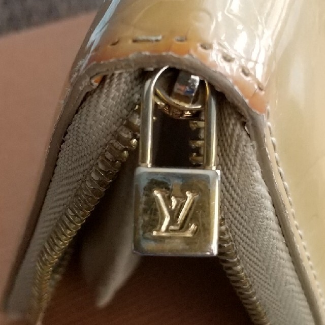 LOUIS VUITTON(ルイヴィトン)のルイヴィトン★エナメル財布 ヴェルニ レディースのファッション小物(財布)の商品写真