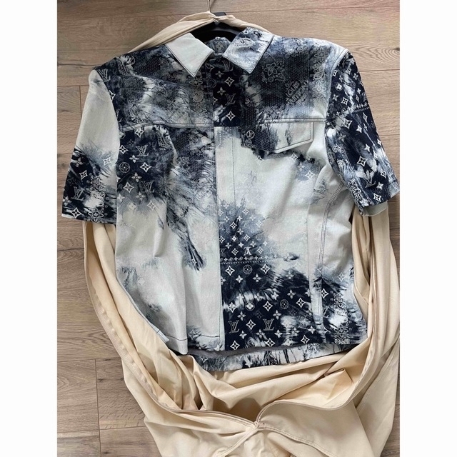 LOUIS VUITTON(ルイヴィトン)のLouis Vuitton モノグラムバンダナショートスリーブデニムシャツ メンズのトップス(Tシャツ/カットソー(半袖/袖なし))の商品写真