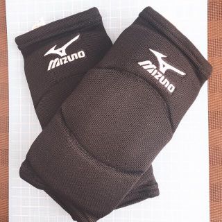 ミズノ(MIZUNO)のミズノmizuno 肘サポーター　ジュニアフリー　両肘パッドあり　ブラック(バレーボール)