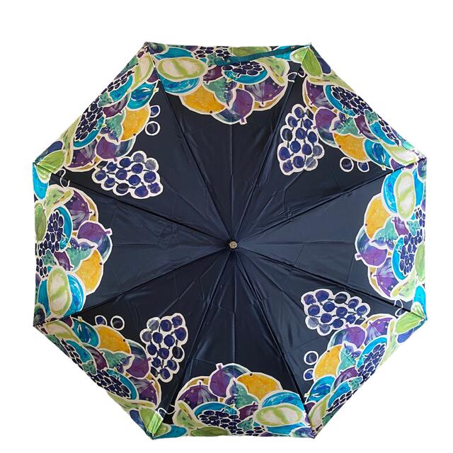 お値下げ‼︎新品タグ付き、日本製オーロラの折り畳み傘、ネイビー系、フルーツ柄 レディースのファッション小物(傘)の商品写真