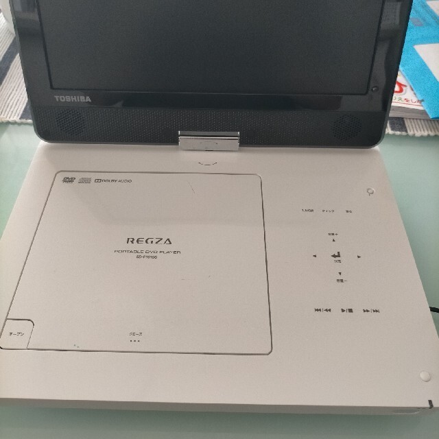 東芝(トウシバ)の東芝 REGZA ポータブルDVDプレイヤー スマホ/家電/カメラのオーディオ機器(ポータブルプレーヤー)の商品写真